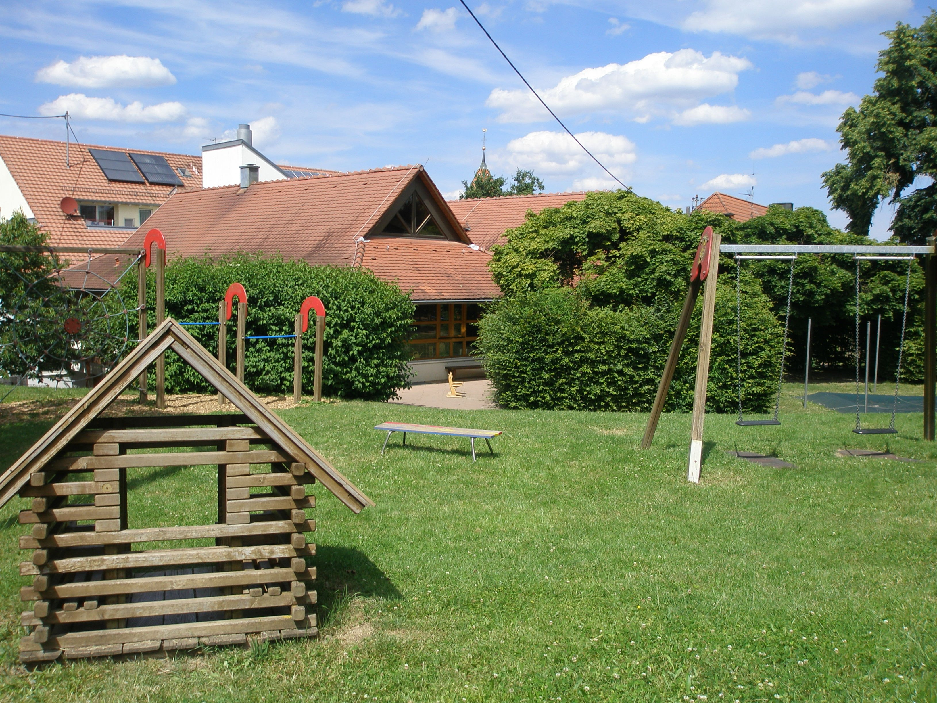 Blick auf den Spielplatz der Kindertagesstätte Kuckuckshaus Lehningen